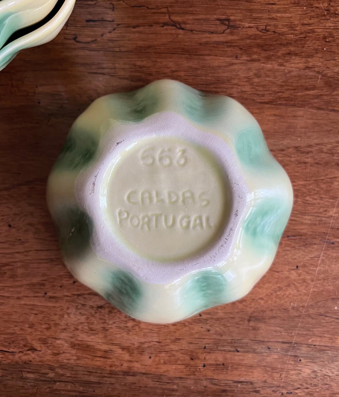 Vintage Caldas da Rainha Portugal melon bowls in green and cream glaze, set of four ceramic dessert or fruit bowls with scalloped edges