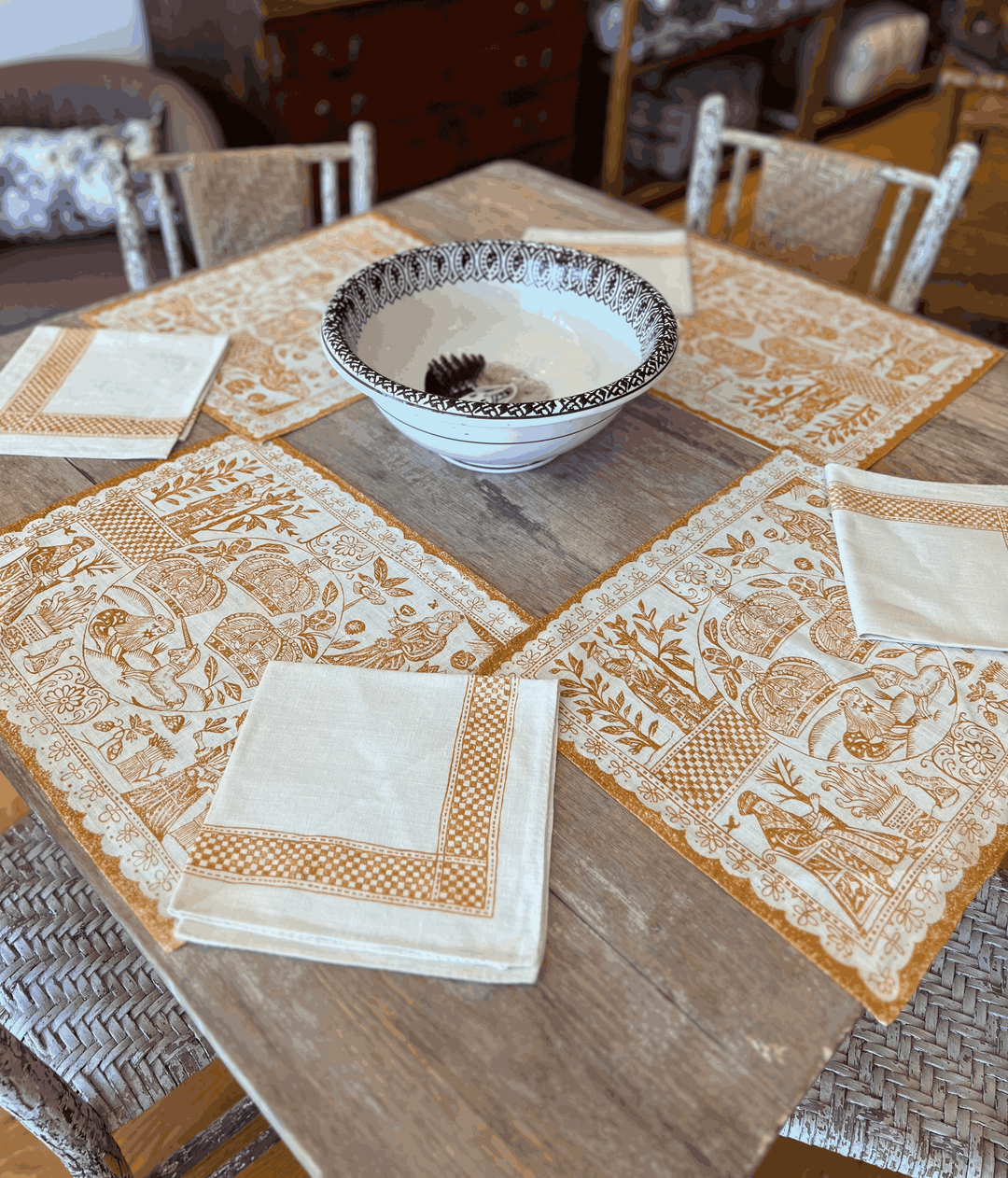 Midcentury Vintage Medieval Motif Placemat & Napkin Set