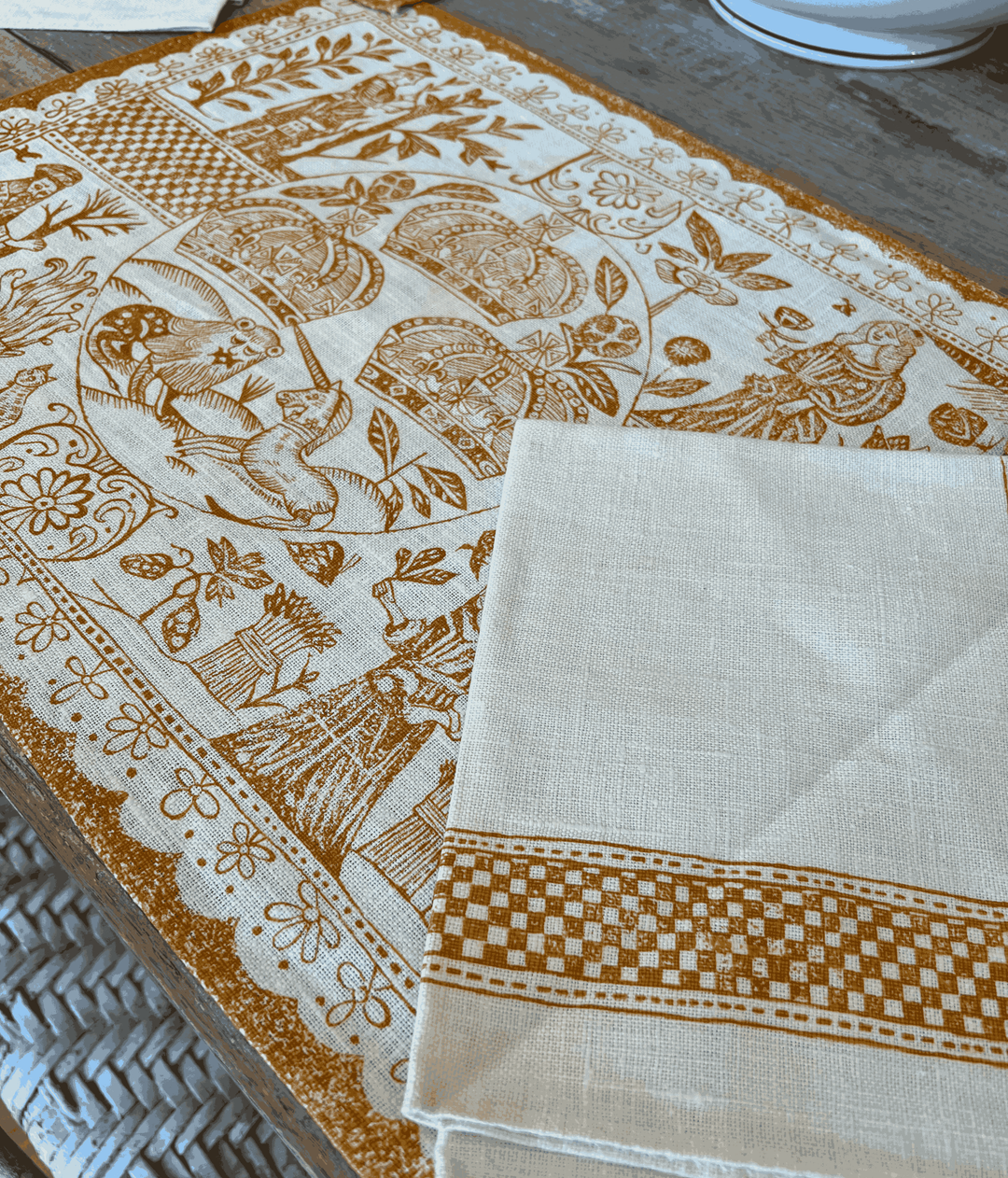 Midcentury Vintage Medieval Motif Placemat & Napkin Set